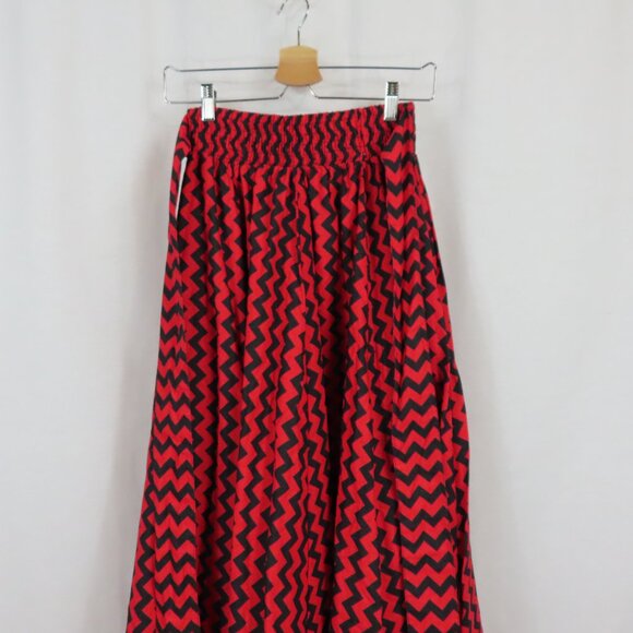 Gorgeous Red and Black Mexican Dancer Circle Flare Skirt - Picture 6 of 12